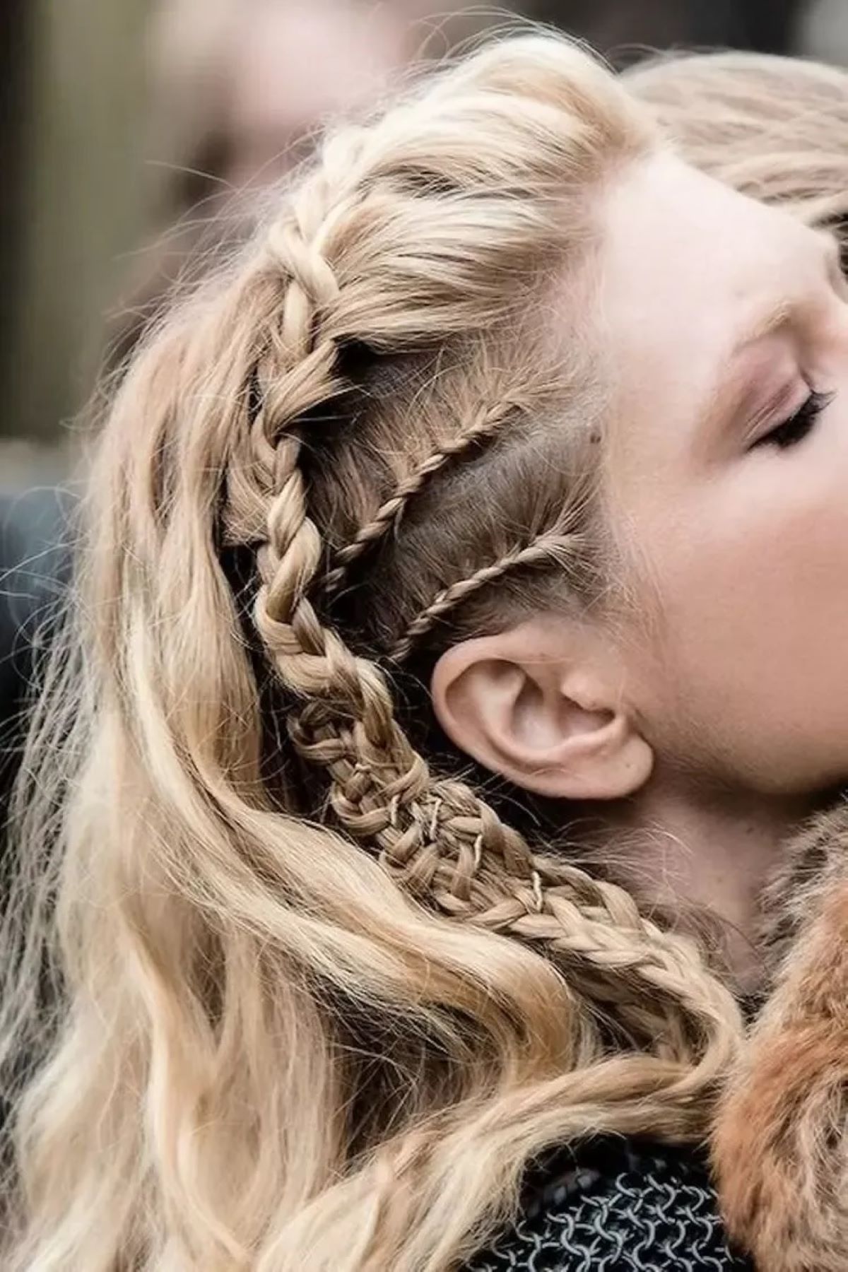coiffure viking femme tresse plaquée