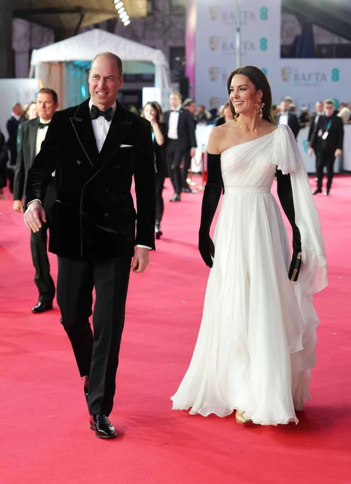 Kate Middleton robe asymétrique